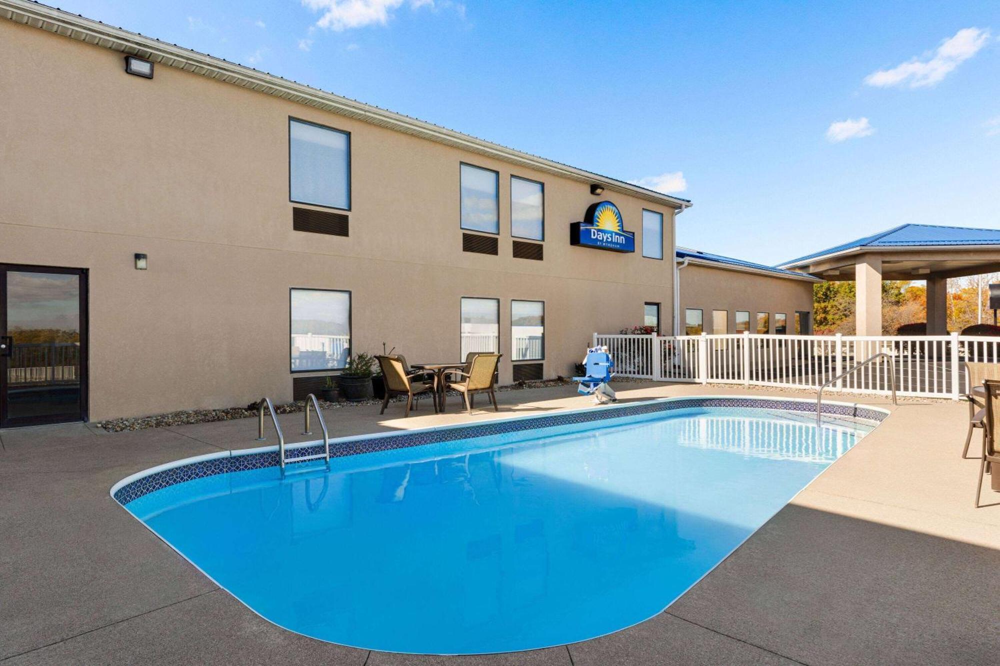 Days Inn By Wyndham Hillsboro Exterior foto