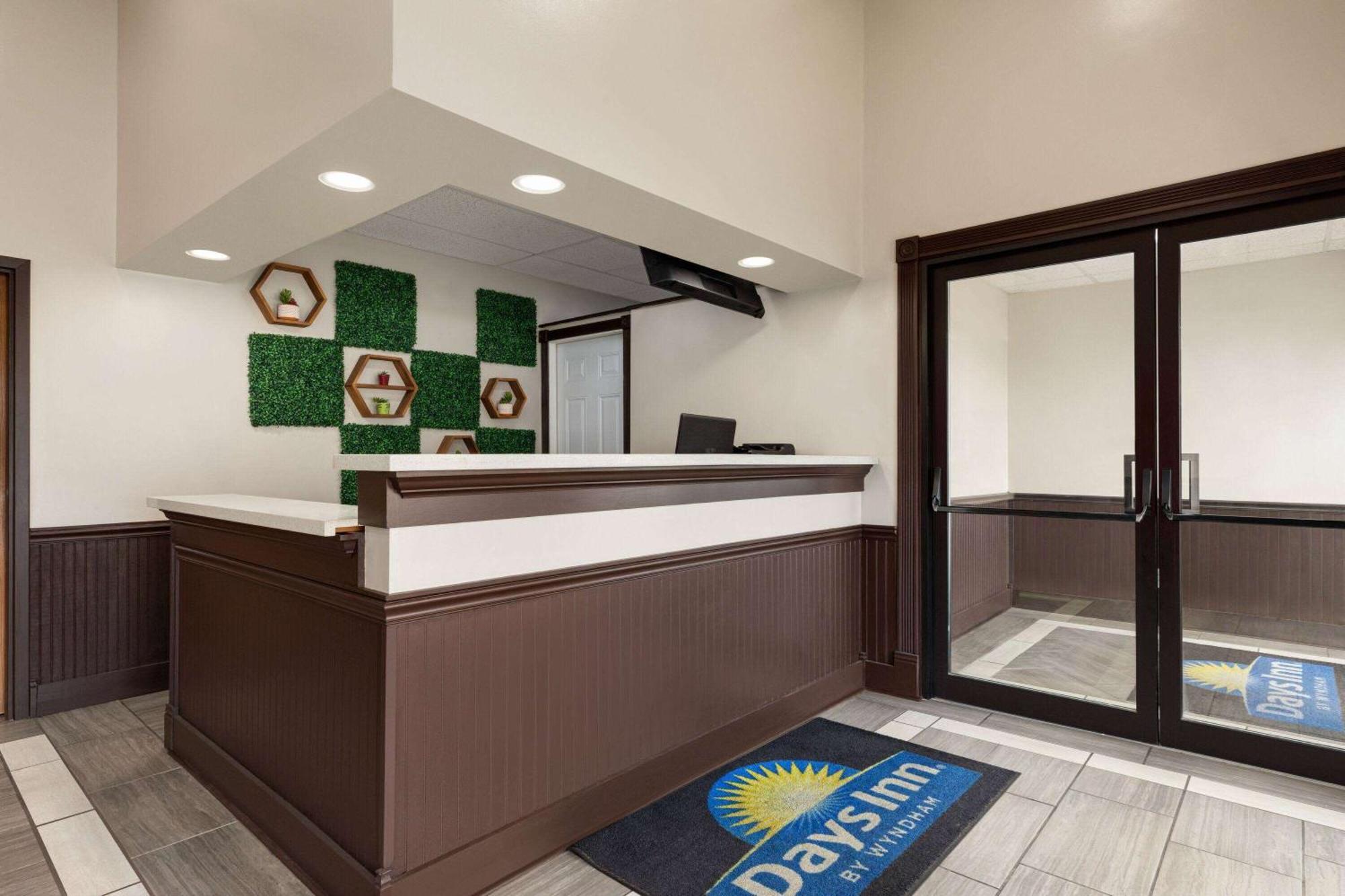 Days Inn By Wyndham Hillsboro Exterior foto